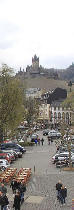 Die Reichsburg über der Mosel