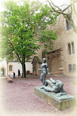 Im Innenhof der Moritzburg