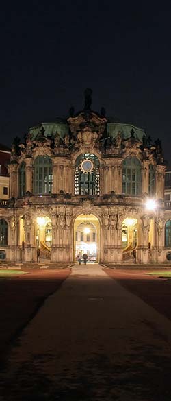 Dresdner Zwinger bei Nacht