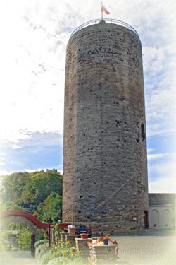 Der Bergfried der Ruine Camburg
