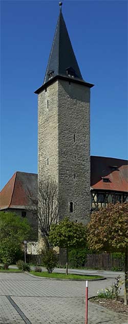 Bergfried der Burg Niederrossla